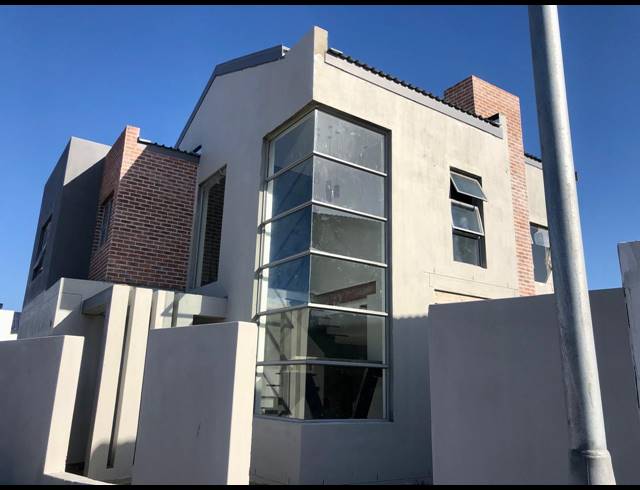 4 BEDROOM HOUSE FOR SALE IN SANDOWN
